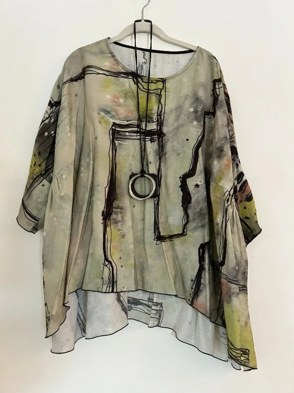 3Potato Abstract Art Viscose Tunic Top & Statement Necklace Set One Size OS